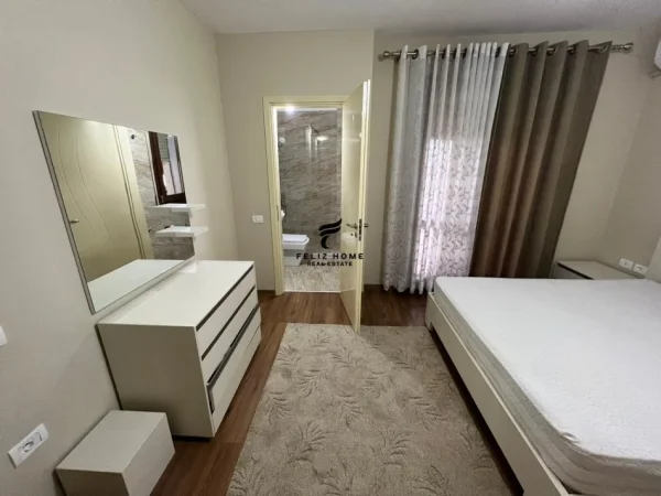 Tirane, jepet me qera apartament 2+1 Kati 1, 94 m² 700 € (KOPSHTI BOTANIK)