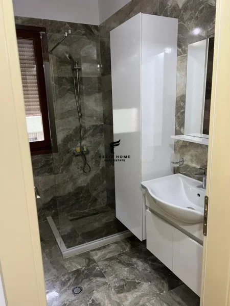 Tirane, jepet me qera apartament 2+1 Kati 1, 94 m² 700 € (KOPSHTI BOTANIK)