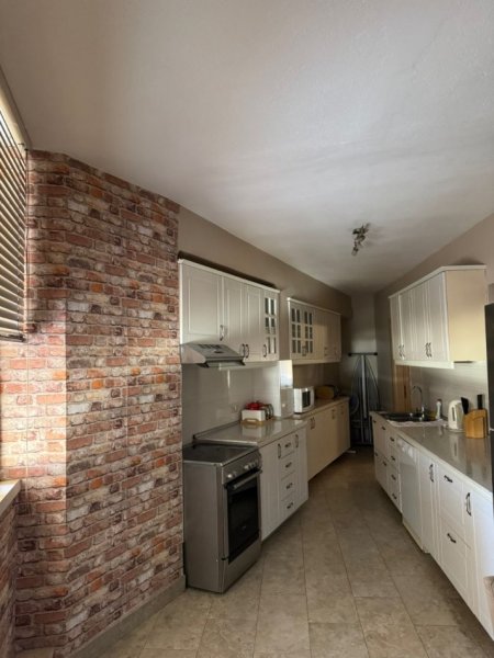 Tirane, jepet me qera apartament 2+1 Kati 3, 90 m² 700 € (Rruga Ali Ndroqi)