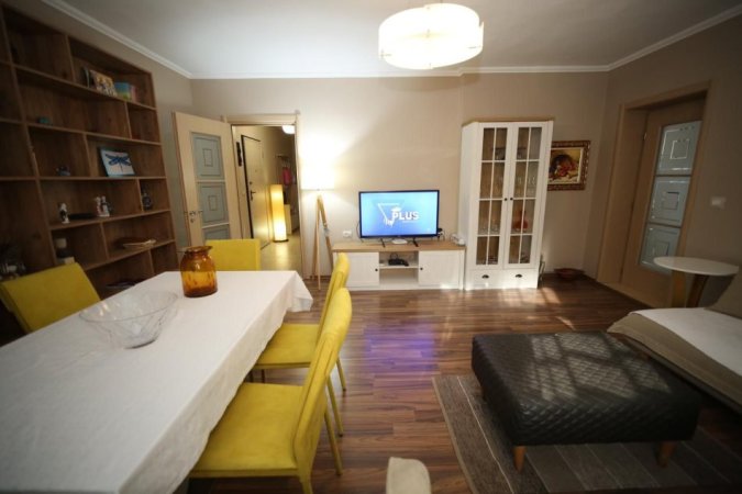 Tirane, jepet me qera apartament 2+1 Kati 3, 90 m² 700 € (Rruga Ali Ndroqi)