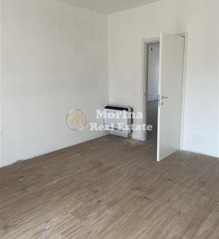 Tirane, jepet me qera apartament 3+1 Kati 4, 150 m² 500 € (Bulevardi i Ri)