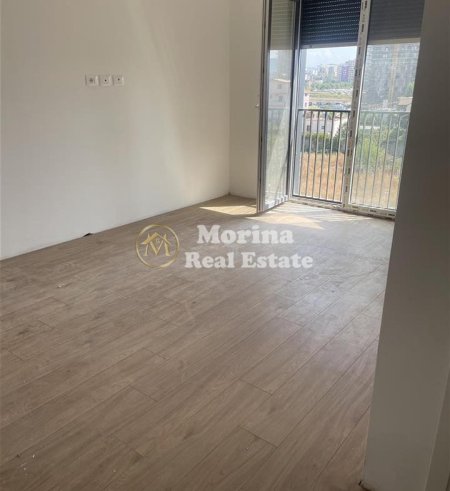 Tirane, jepet me qera apartament 3+1 Kati 4, 150 m² 500 € (Bulevardi i Ri)