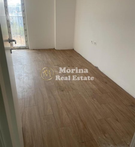 Tirane, jepet me qera apartament 3+1 Kati 4, 150 m² 500 € (Bulevardi i Ri)