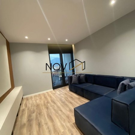 Tirane, jepet me qera apartament 2+1+Ballkon Kati 4, 100 m² (Farmacia 10)