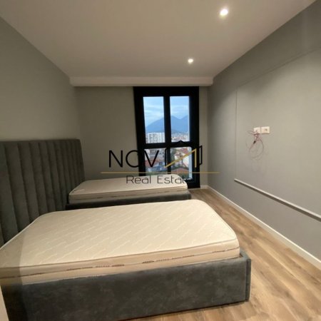 Tirane, jepet me qera apartament 2+1+Ballkon Kati 4, 100 m² (Farmacia 10)