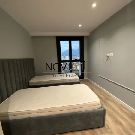 Tirane, jepet me qera apartament 2+1+Ballkon Kati 4, 100 m² (Farmacia 10)