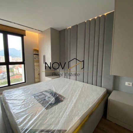 Tirane, jepet me qera apartament 2+1+Ballkon Kati 4, 100 m² (Farmacia 10)