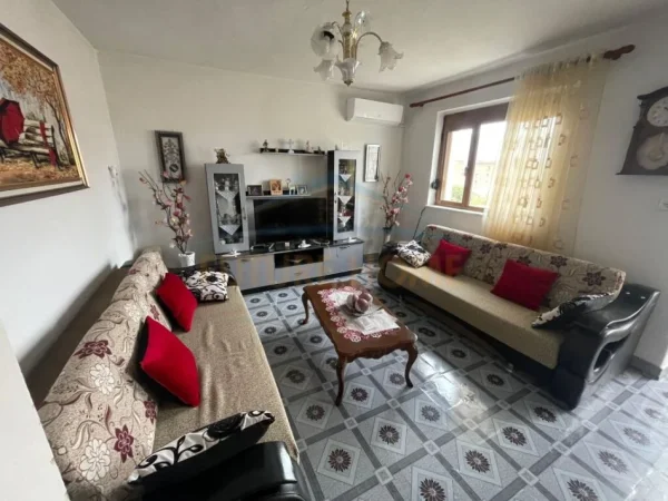 Korce, shitet apartament 1+1+Ballkon Kati 5, 55 m² (Lagjia 15, Korçë)