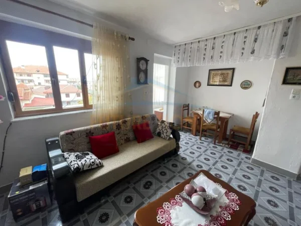 Korce, shitet apartament 1+1+Ballkon Kati 5, 55 m² (Lagjia 15, Korçë)