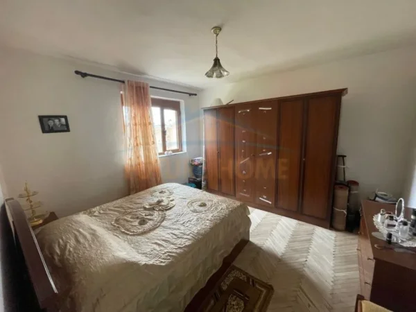 Korce, shitet apartament 1+1+Ballkon Kati 5, 55 m² (Lagjia 15, Korçë)