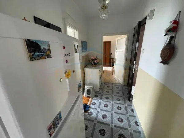 Korce, shitet apartament 1+1+Ballkon Kati 5, 55 m² (Lagjia 15, Korçë)