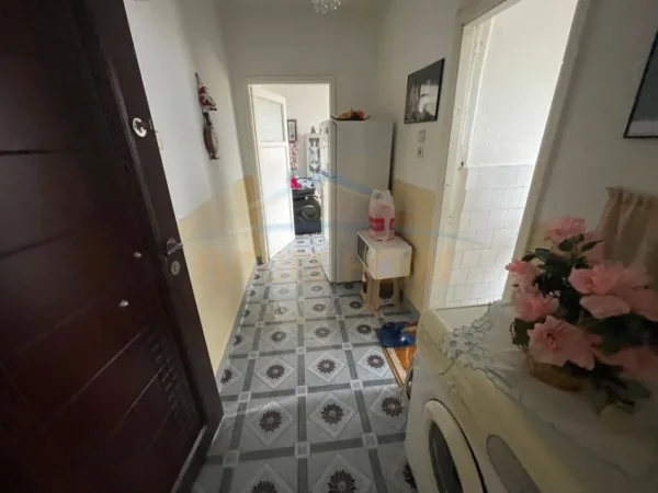 Korce, shitet apartament 1+1+Ballkon Kati 5, 55 m² (Lagjia 15, Korçë)