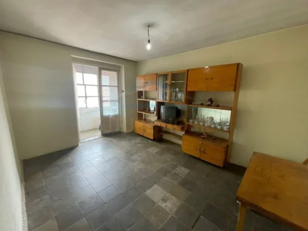 Korce, shitet apartament 1+1+Ballkon Kati 5, 57 m² (Lagjia 4, Korçë)