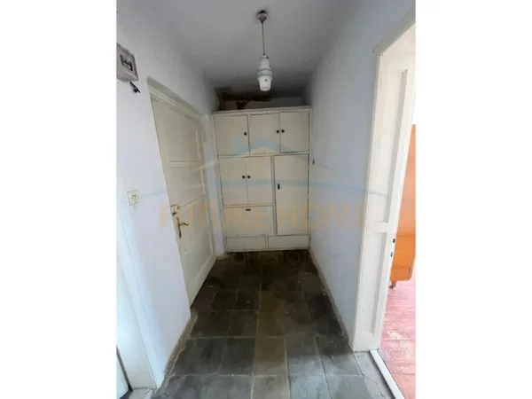 Korce, shitet apartament 1+1+Ballkon Kati 5, 57 m² (Lagjia 4, Korçë)