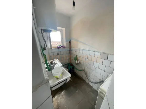 Korce, shitet apartament 1+1+Ballkon Kati 5, 57 m² (Lagjia 4, Korçë)
