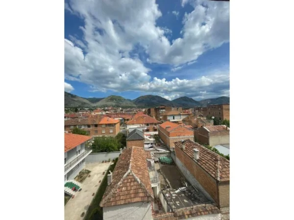Korce, shitet apartament 1+1+Ballkon Kati 5, 57 m² (Lagjia 4, Korçë)
