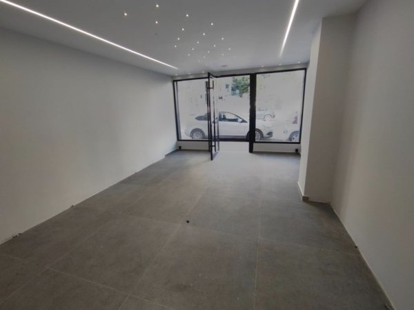 Durres, jepet me qera ambjent biznesi , 32 m² 700 € 