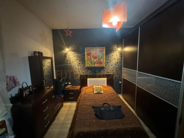 Korce, shitet apartament 2+1+Ballkon Kati 2, 118 m² 112.000 € (Lagjia 2, Korçë)