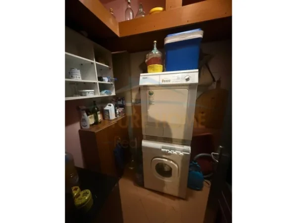 Korce, shitet apartament 2+1+Ballkon Kati 2, 118 m² 112.000 € (Lagjia 2, Korçë)