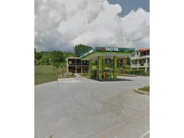Pogradec, shes Karburant + Ndërtesë 200.000 €