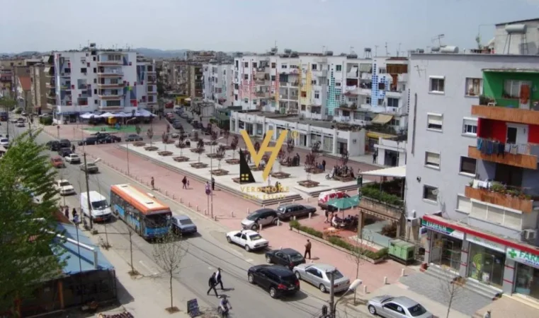 Tirane, shitet dyqan Kati 0, 81 m² 340.000 € (XHAMLLIK)