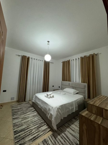 Tirane, jepet me qera apartament 1+1 , 90 m² 500 € (5 Maj)