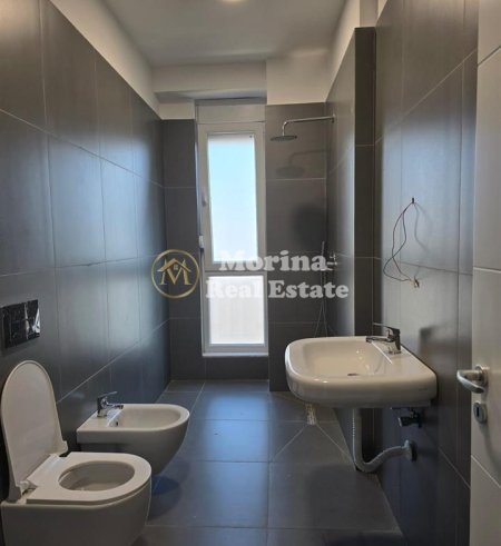 Tirane, jepet me qera ambjent biznesi Kati 4, 55 m² 500 € (Ish Fusha Aviacionit)