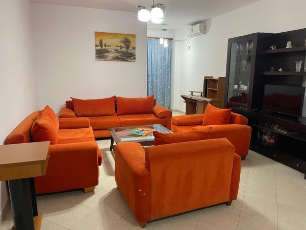 Tirane, jepet me qera apartament 2+1 , 110 m² 650 € (Zogu i Zi)