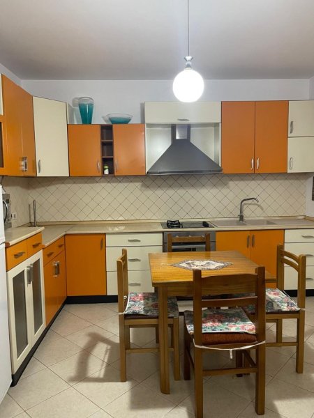 Tirane, jepet me qera apartament 2+1 , 110 m² 650 € (Zogu i Zi)