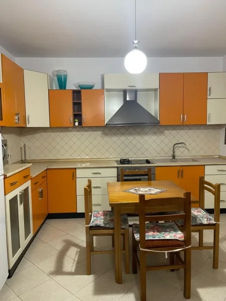 Tirane, jepet me qera apartament 2+1 , 110 m² 650 € (Zogu i Zi)