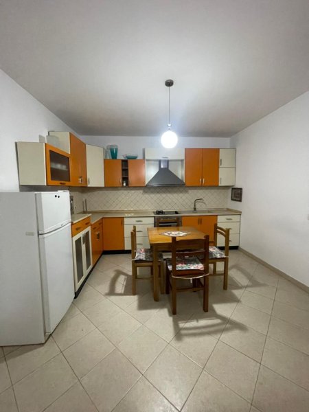 Tirane, jepet me qera apartament 2+1 , 110 m² 650 € (Zogu i Zi)