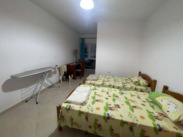 Tirane, jepet me qera apartament 2+1 , 110 m² 650 € (Zogu i Zi)