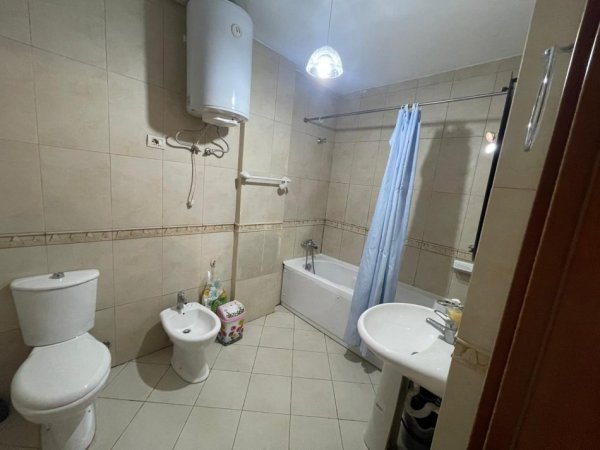 Tirane, jepet me qera apartament 2+1 , 110 m² 650 € (Zogu i Zi)