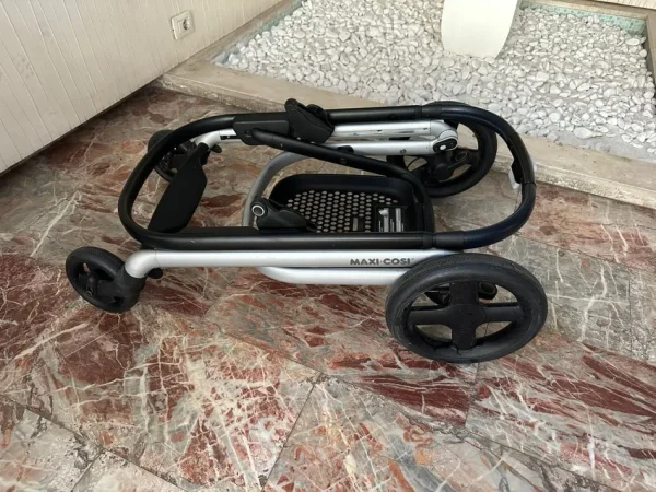 Tirane, Shes karroce Maxi Cosi Lila