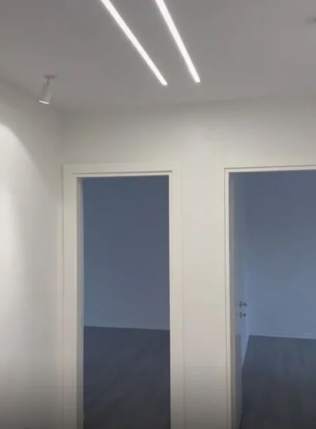 Tirane, jepet me qera zyre Kati 2, 55 m² 500 € (XHAMLLIKU)