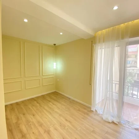 Tirane, shitet apartament 1+1+Aneks+Ballkon Kati 2, 56 m² 119.500 € (komuna e parisit, queen hotel)