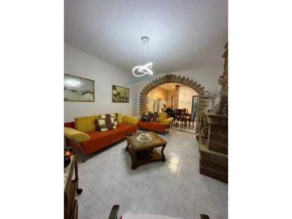 Tirane, shitet apartament 2+1+Ballkon Kati 1, 201 m² 220.000 € 