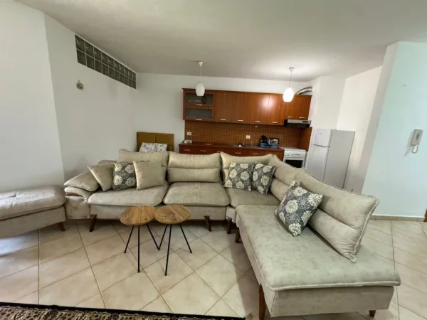 Durres, jepet me qera apartament 2+1+Ballkon Kati 4, 80 m² 400 € 