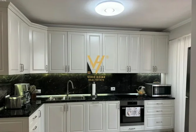 Tirane, shitet apartament 2+1+Ballkon Kati 4, 113 m² 270.000 € (SELVIA)