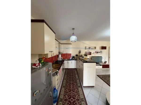 Tirane, shitet apartament 2+1+Aneks+Ballkon Kati 5, 121 m² 125.000 € (Unaza e Re)