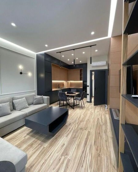 Tirane, jepet me qera apartament 1+1+Ballkon Kati 4, 75 m² 950 € (Square 21 , Rr.Kavajes)