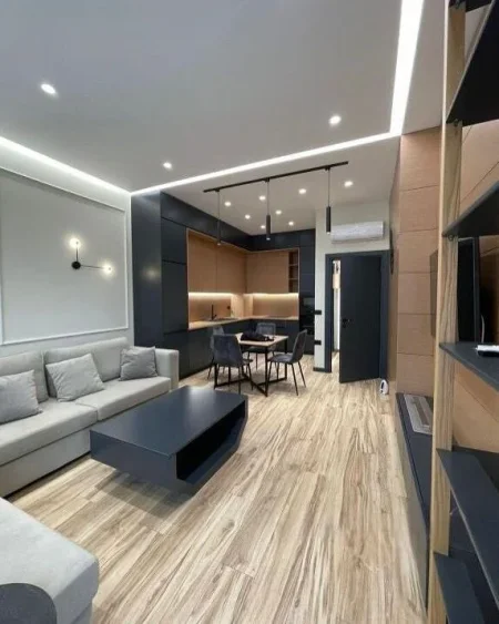 Tirane, jepet me qera apartament 1+1+Ballkon Kati 4, 75 m² 950 € (Square 21 , Rr.Kavajes)