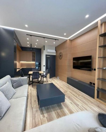 Tirane, jepet me qera apartament 1+1+Ballkon Kati 4, 75 m² 950 € (Square 21 , Rr.Kavajes)