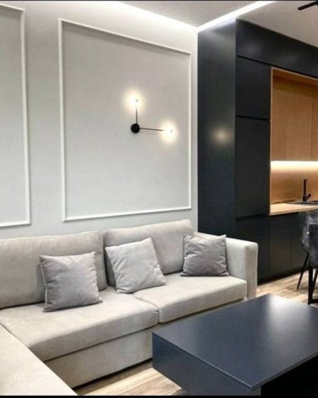 Tirane, jepet me qera apartament 1+1+Ballkon Kati 4, 75 m² 950 € (Square 21 , Rr.Kavajes)
