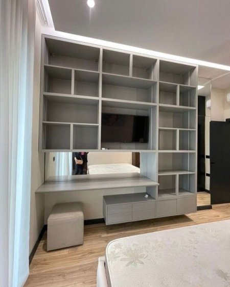 Tirane, jepet me qera apartament 1+1+Ballkon Kati 4, 75 m² 950 € (Square 21 , Rr.Kavajes)