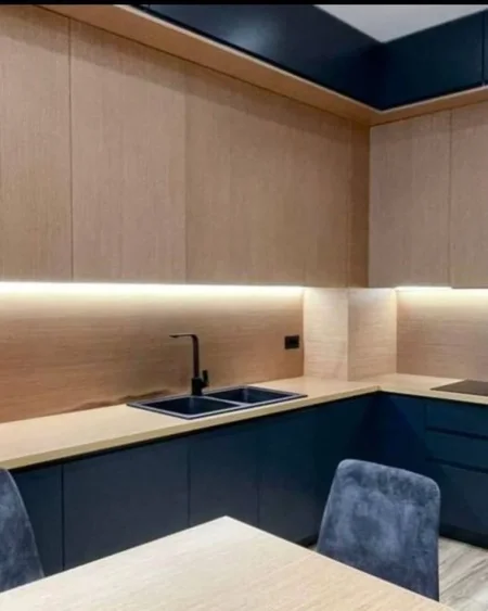 Tirane, jepet me qera apartament 1+1+Ballkon Kati 4, 75 m² 950 € (Square 21 , Rr.Kavajes)
