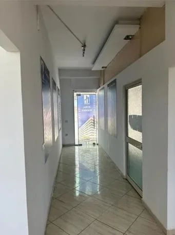 Tirane, jepet me qera ambjent biznesi Kati 0, 70 m² 700 € (dritan hoxha)
