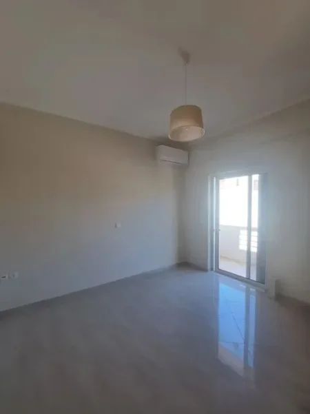 Tirane, jepet me qera zyre Kati 7, 101 m² 400 € (astir)