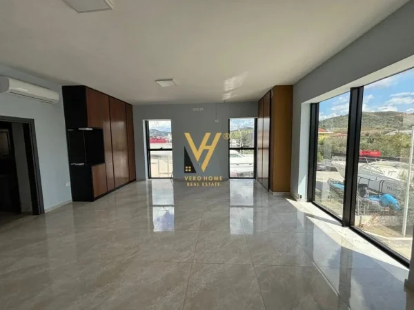 Tirane, shitet magazine Kati 0, 1.620 m² 2.000.000 € (VORE)