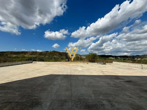 Tirane, shitet magazine Kati 0, 1.620 m² 2.000.000 € (VORE)